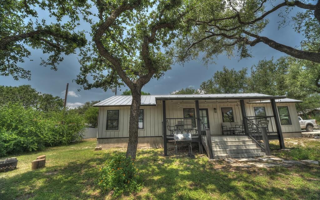 Property Photo: 190 Oak Hill Drive TX 78873