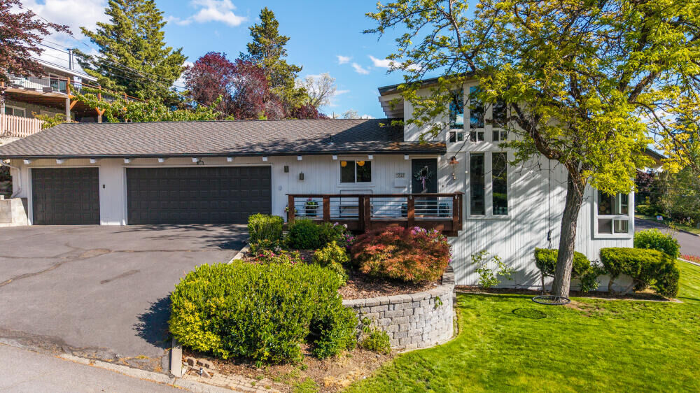 Property Photo: 727 Hillside Avenue OR 97601