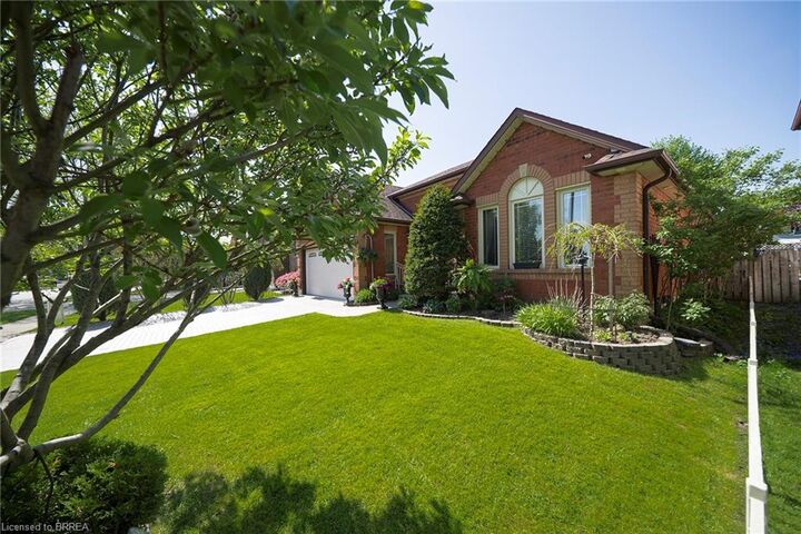 Property Photo:  25 Maplecrest Lane  ON N3R 7T9 