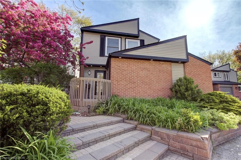 Property Photo:  336 Queen Street S 14  ON L5M 1M2 