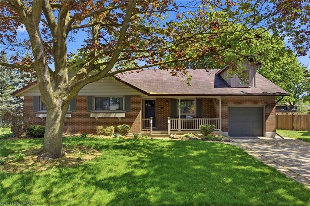 Property Photo: 34 Yule Place ON N2B 2J8