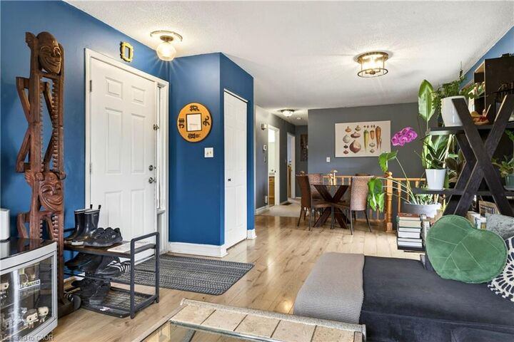 Property Photo:  31 Kinross Street 1  ON N3W 1J7 