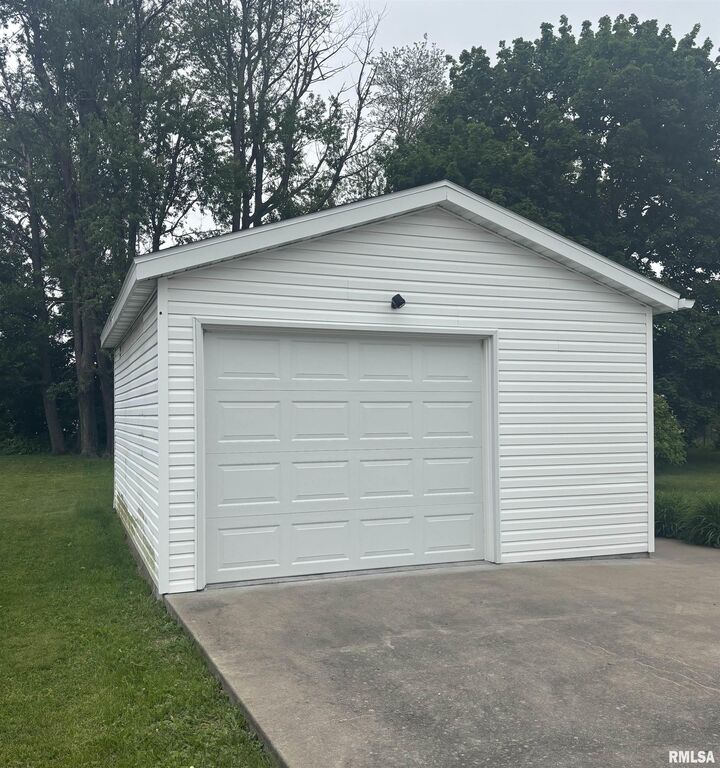 Property Photo: 1267 Florence Avenue IL 61401