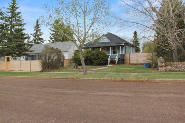 Property Photo:  4819 50 Street  AB T0B 0B9 