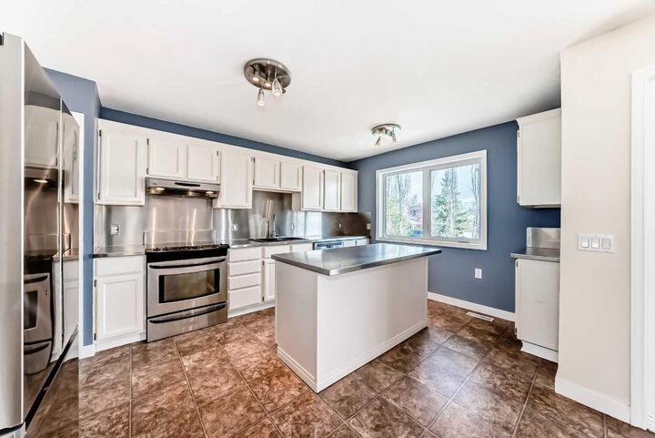 Property Photo: 26 Green Meadow Drive AB T1P 1H3