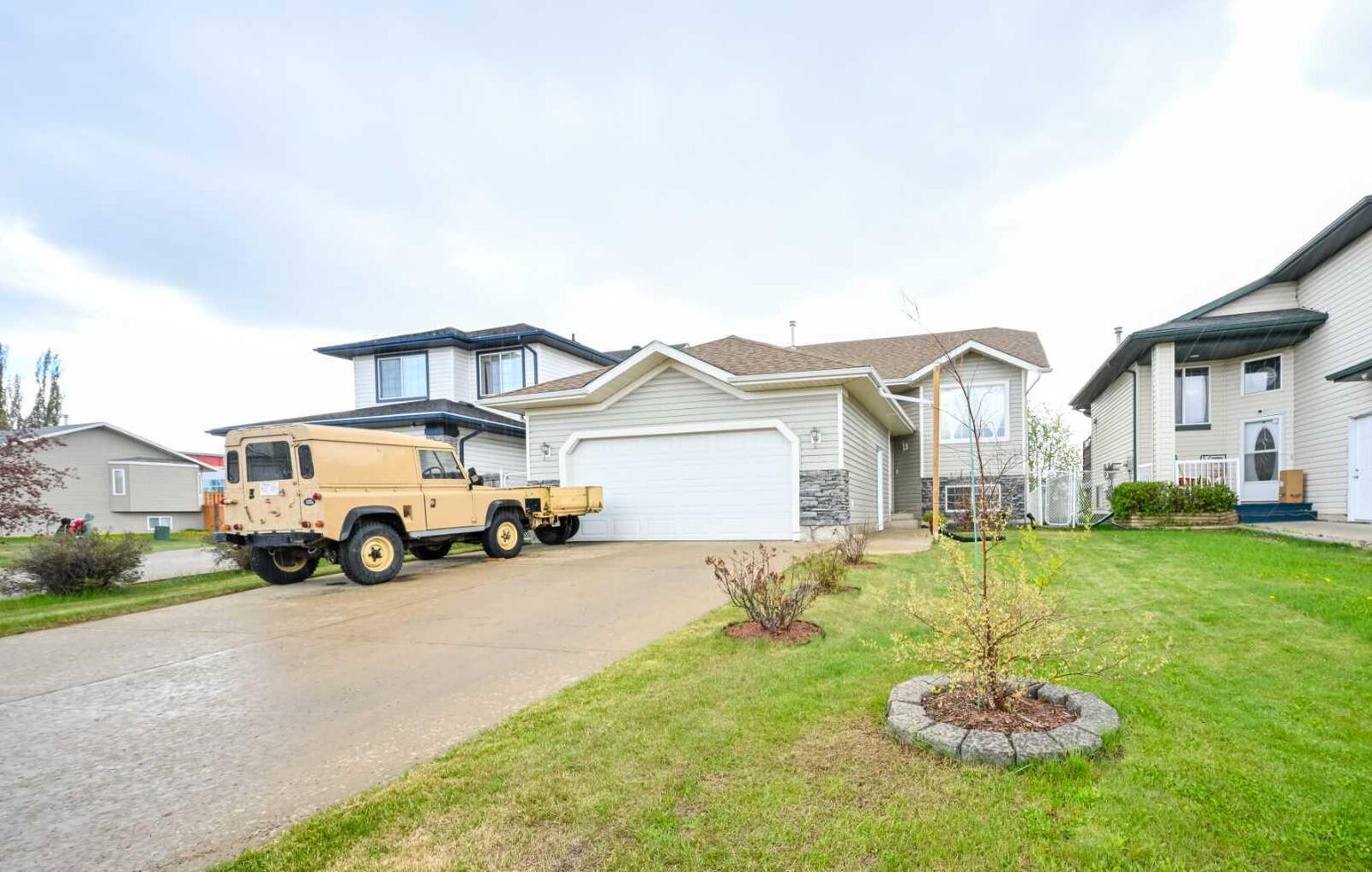 Property Photo:  10605 72 Avenue  AB T8W 2T6 