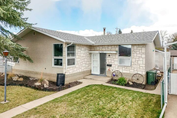 Property Photo:  5112 46 Avenue  AB T4J 1J5 