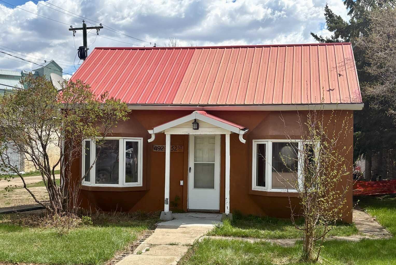 Property Photo:  4923 52 Street  AB T0B 2G0 