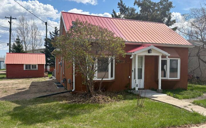 4923 52 Street — photo 1