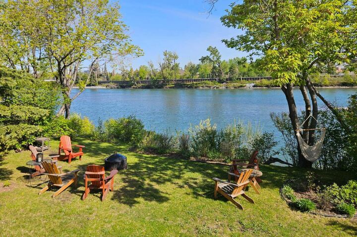 Property Photo: 30 &Amp 32 New Street SE AB T2G 3X9