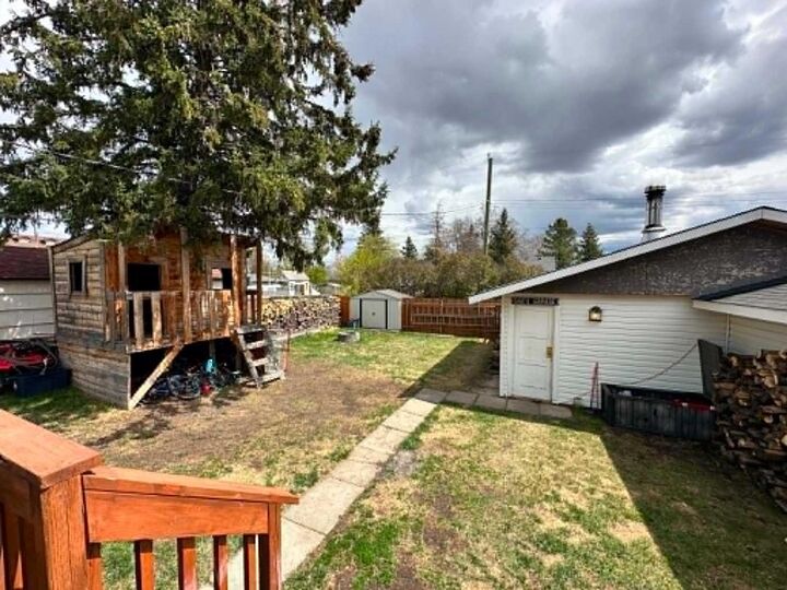 Property Photo:  5413 57 Street  AB T4J 1L6 