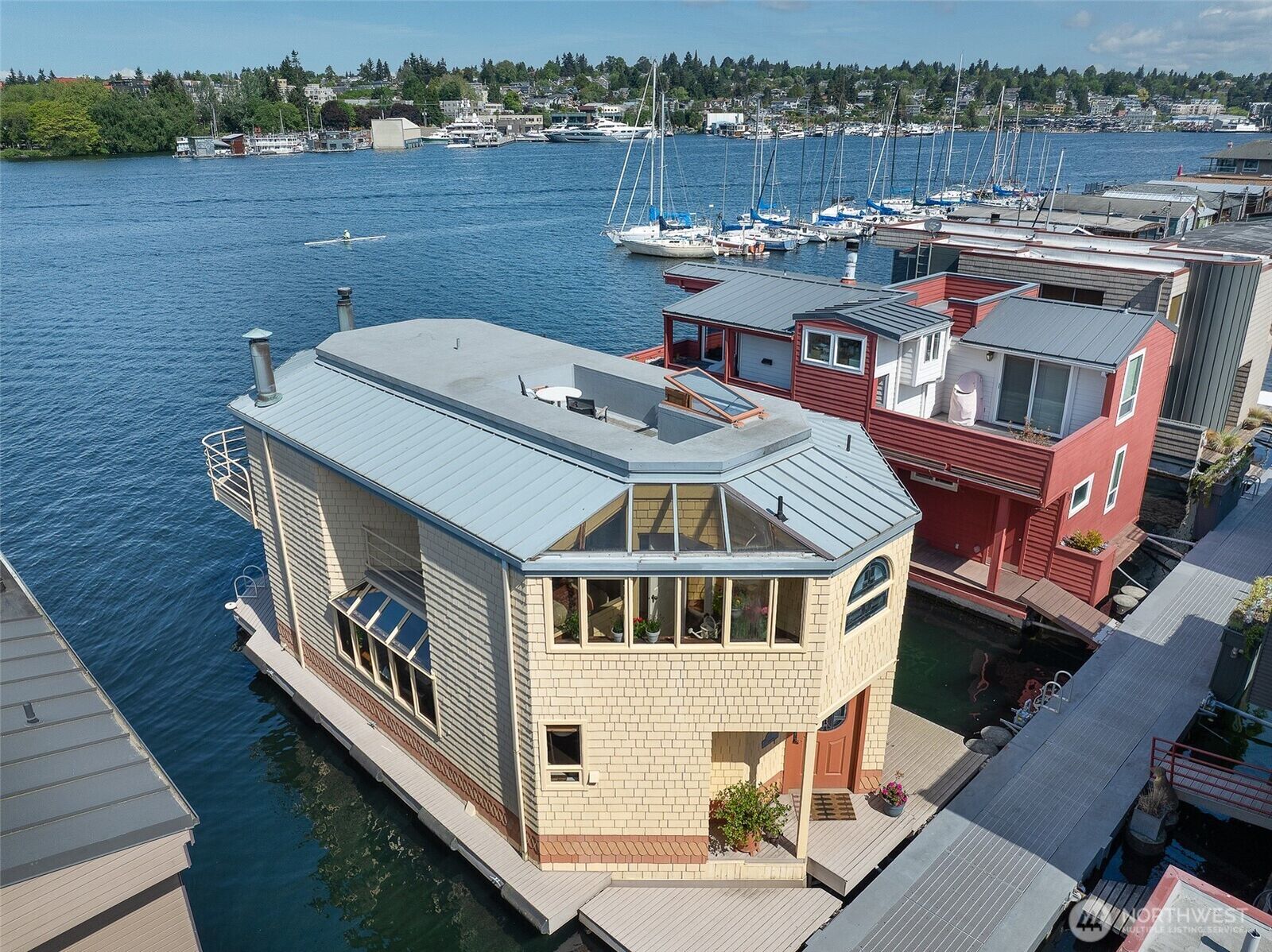 Property Photo:  10 E Roanoke Street 8  WA 98102 