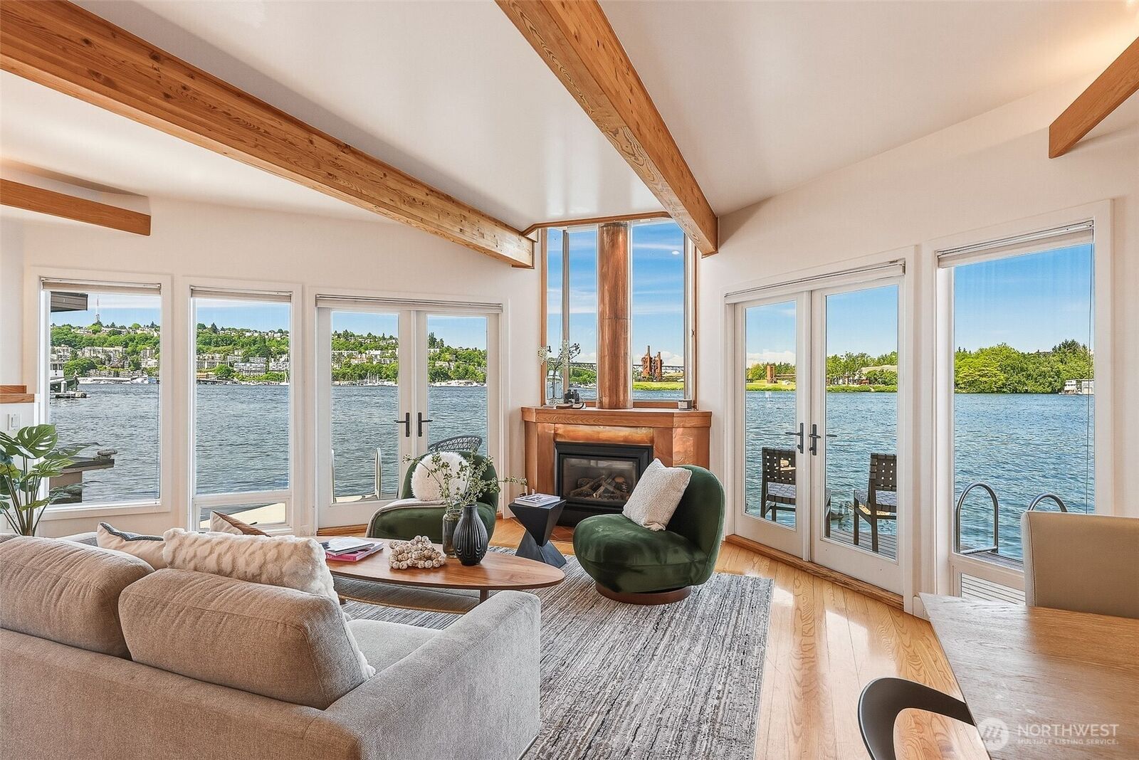 Property Photo: 10 E Roanoke Street 8 WA 98102