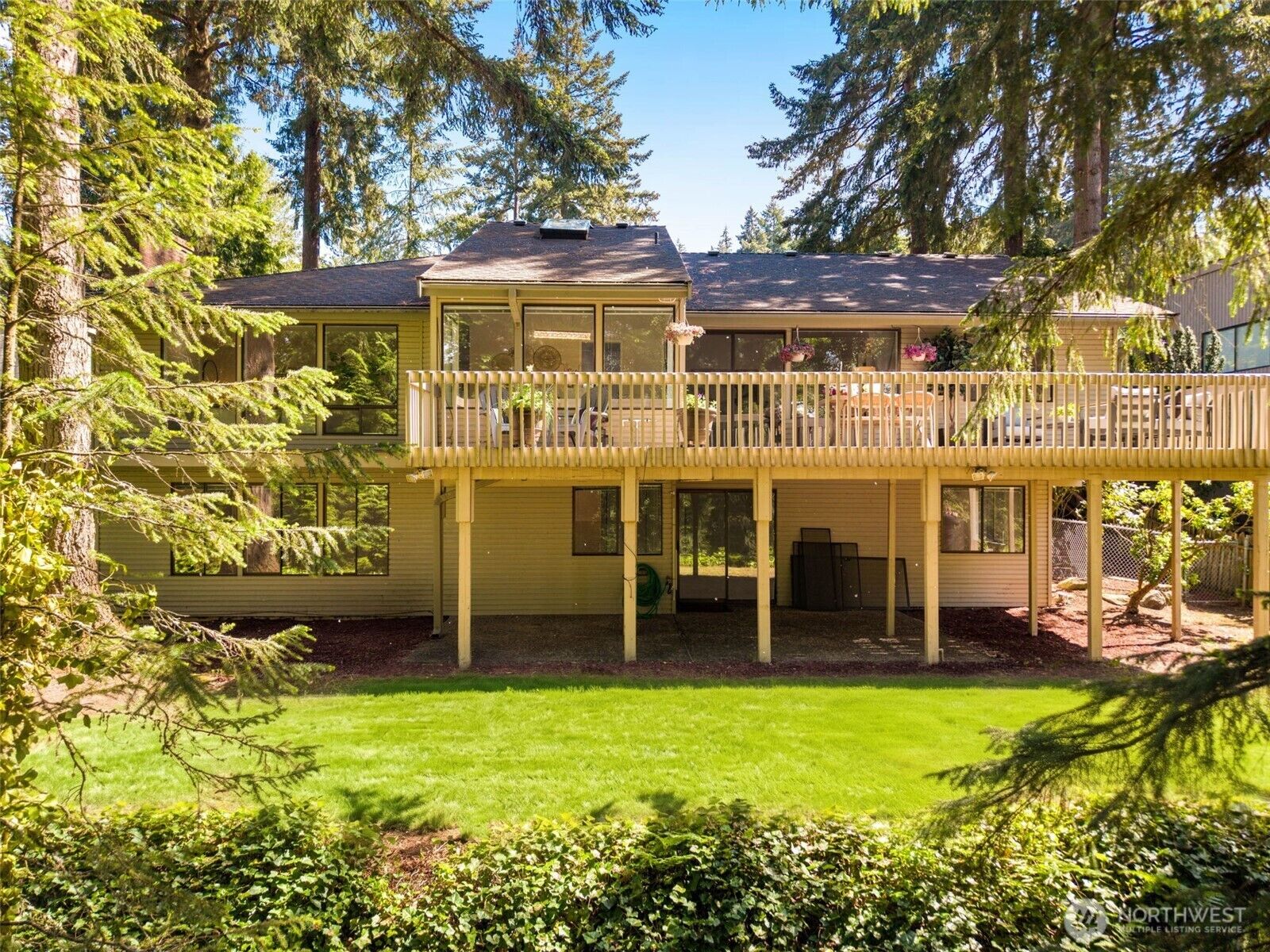 Property Photo:  5221  Somerset Drive SE  WA 98006 