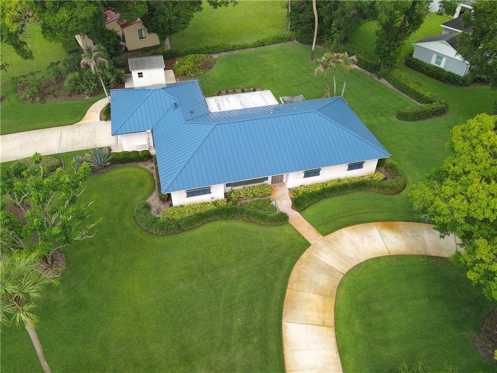 Property Photo:  2301 Avalon Avenue  FL 32960 