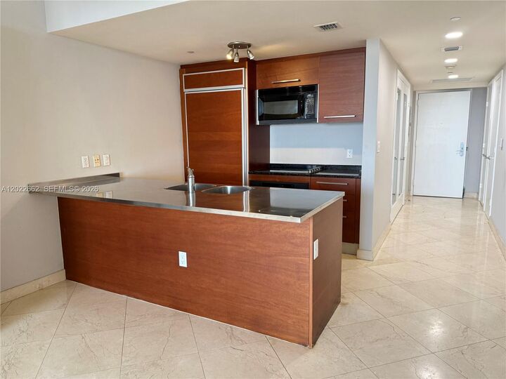 Property Photo:  1850 S Ocean Dr 4009  FL 33009 