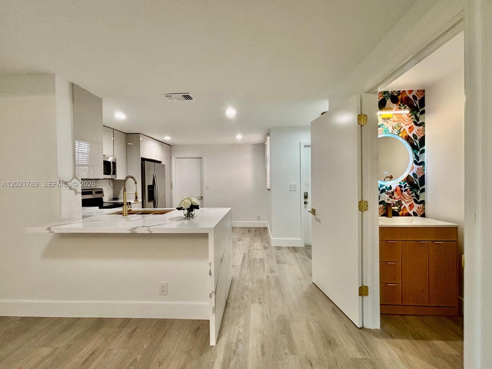 Property Photo: 1498 Barcelona Way 3-21 FL 33327