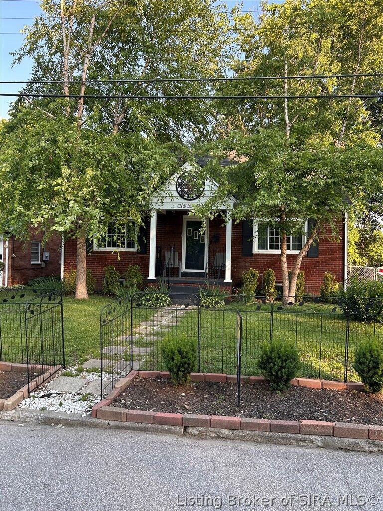 Property Photo:  1310 E 9th Street  IN 47130 