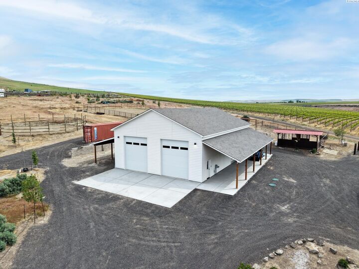 Property Photo: 52929 E Kennedy Rd WA 99320