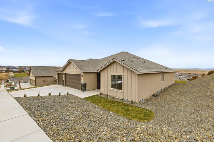 Property Photo:  2834 S Penn St  WA 99338 