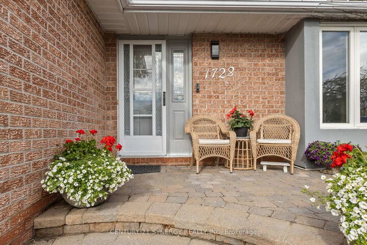 Property Photo: 1728 Teakdale Avenue ON K1C 6M7