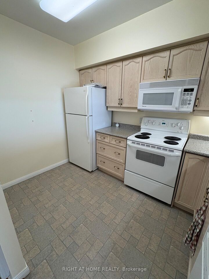 Property Photo: 94 Dean Avenue 403 ON L4N 0M3