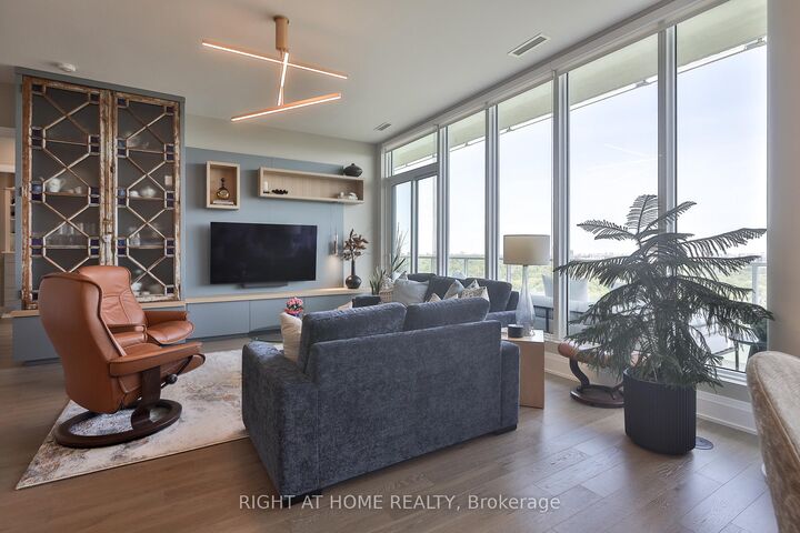 Property Photo:  20 Brin Drive 2003  ON M8X 0B2 