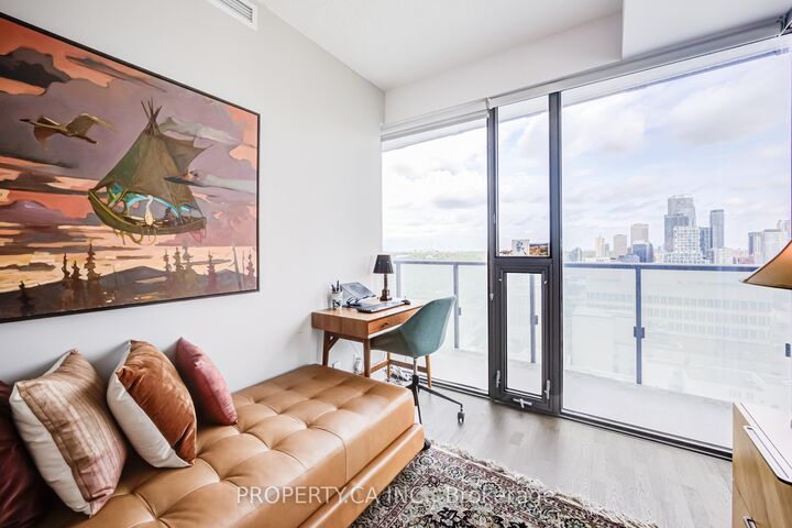 Property Photo:  1815 Yonge Street 1906  ON M4T 2A4 