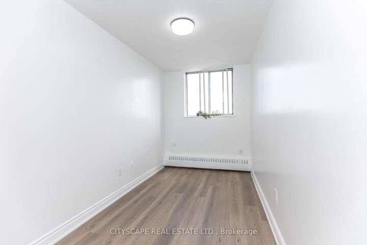 Property Photo: 940 Caledonia Road 1005 ON M6B 3Y4