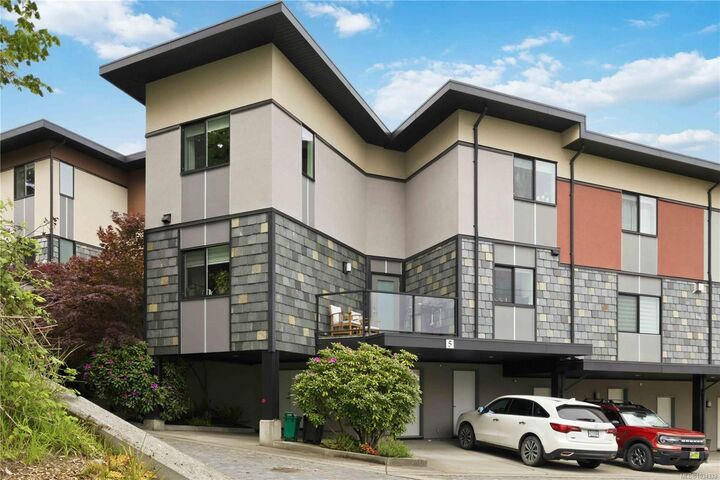 Property Photo:  2321 Island View Rd 5  BC V8Z 5Z2 