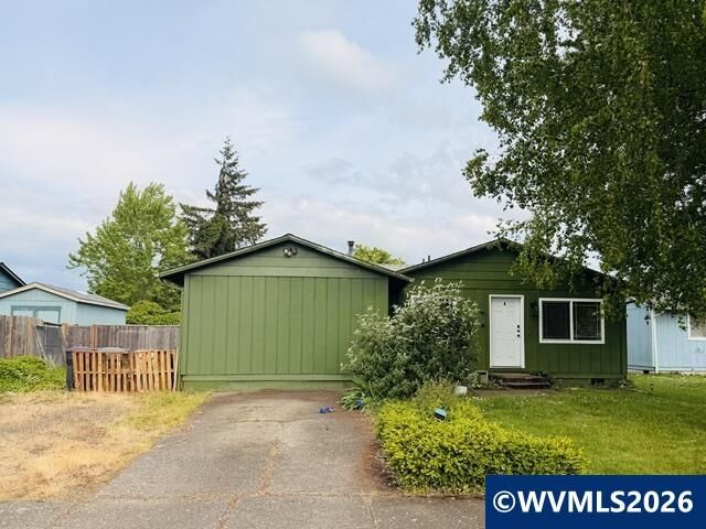 Property Photo: 2773 S 10th St OR 97355