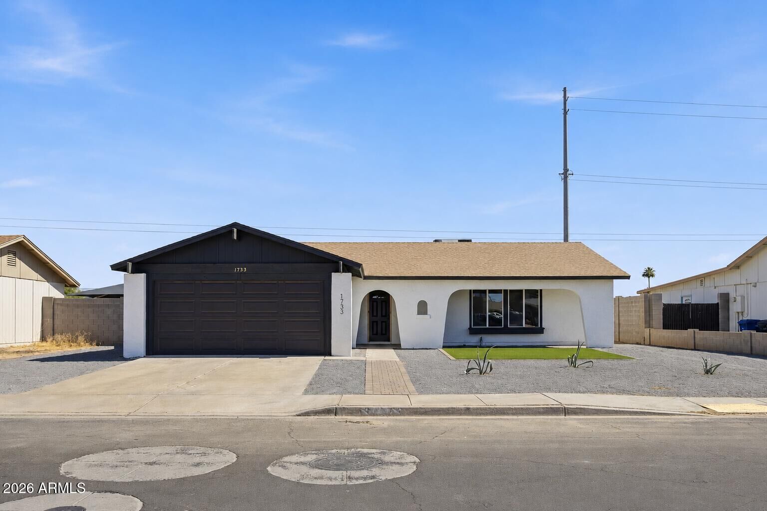 Property Photo: 1733 W Peralta Avenue AZ 85202
