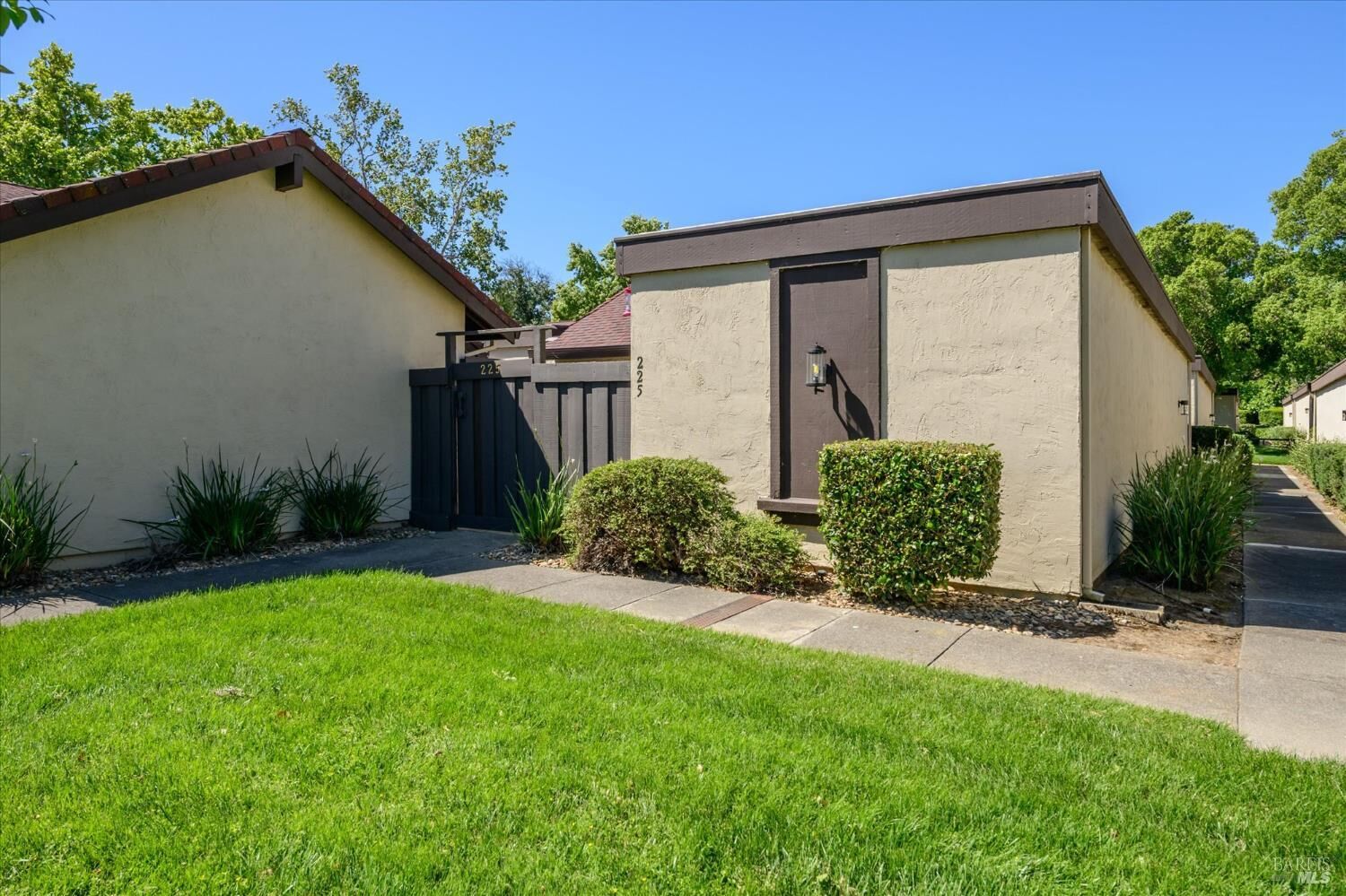 Property Photo: 225 Fairoaks Drive CA 95688