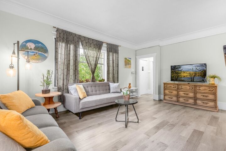 Property Photo: 3425 W 8th Avenue BC V6R 1Y6