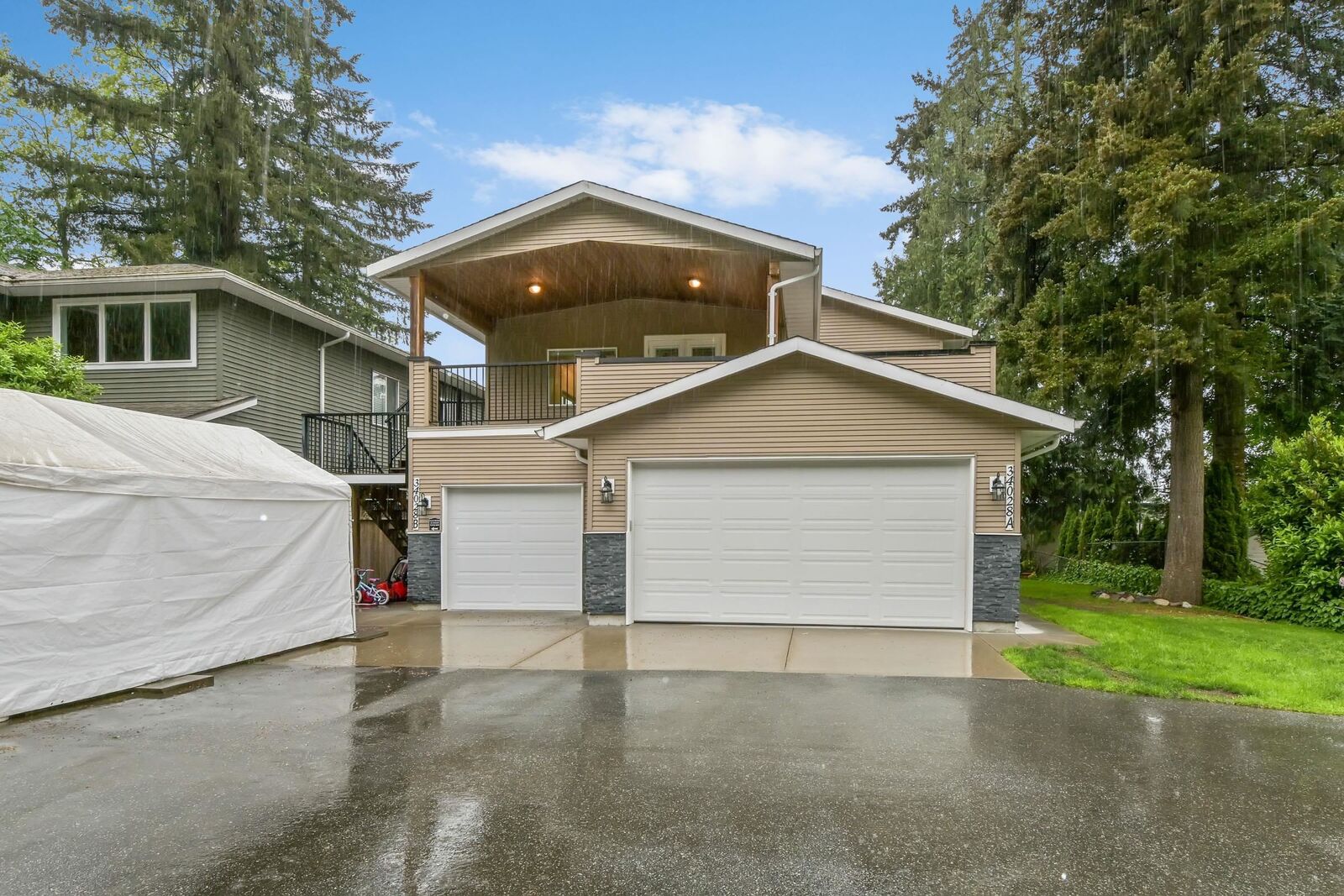 Property Photo: 34028 Walnut Avenue BC V2S 2S5