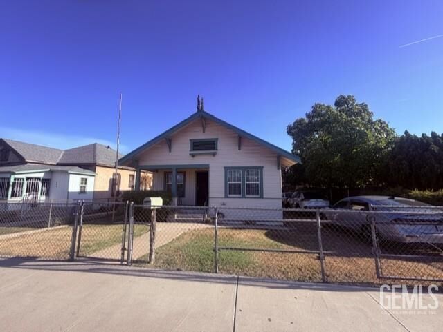 Property Photo:  907 Monterey Street  CA 93305 