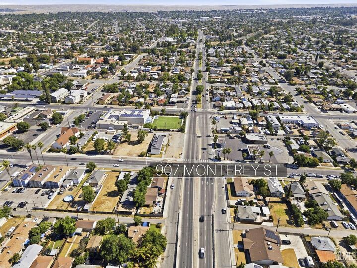 Property Photo:  907 Monterey Street  CA 93305 