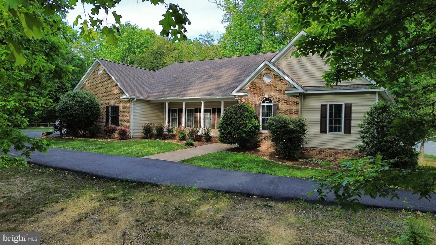 Property Photo: 9801 Cherokee Lane VA 22553