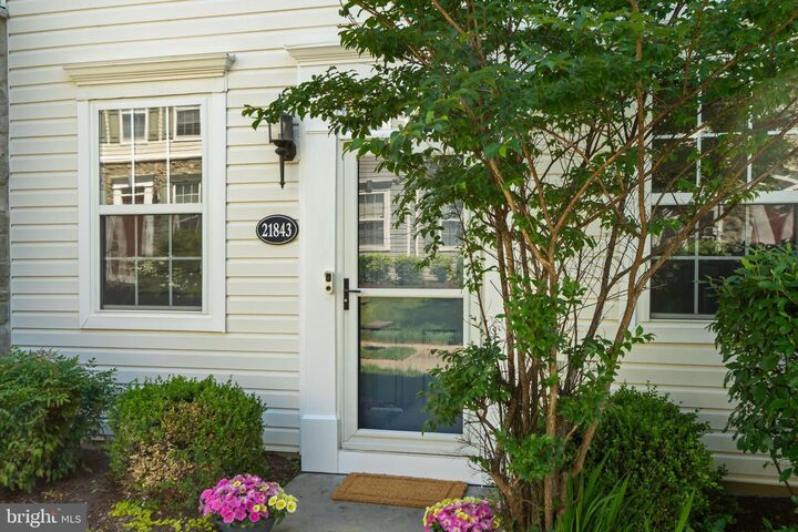 Property Photo: 21843 Kelsey Square VA 20147