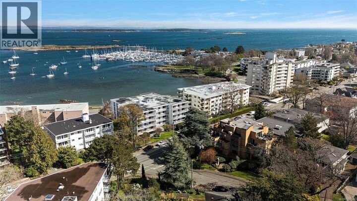 Property Photo:  1280 Newport Avenue 201  BC V8S 5E7 