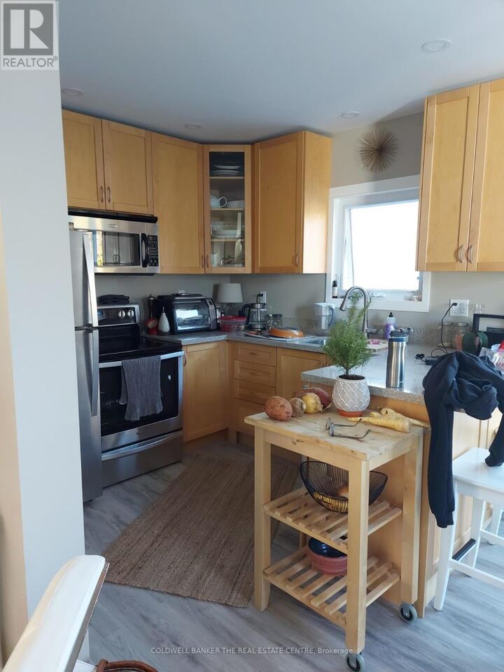 Property Photo:  61 Brock Street East B  ON L9P 1K2 