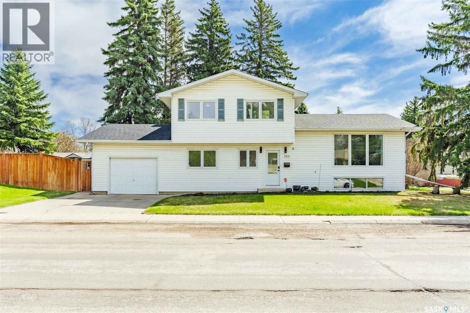 Property Photo: 161 Columbia Drive SK S7K 1G1