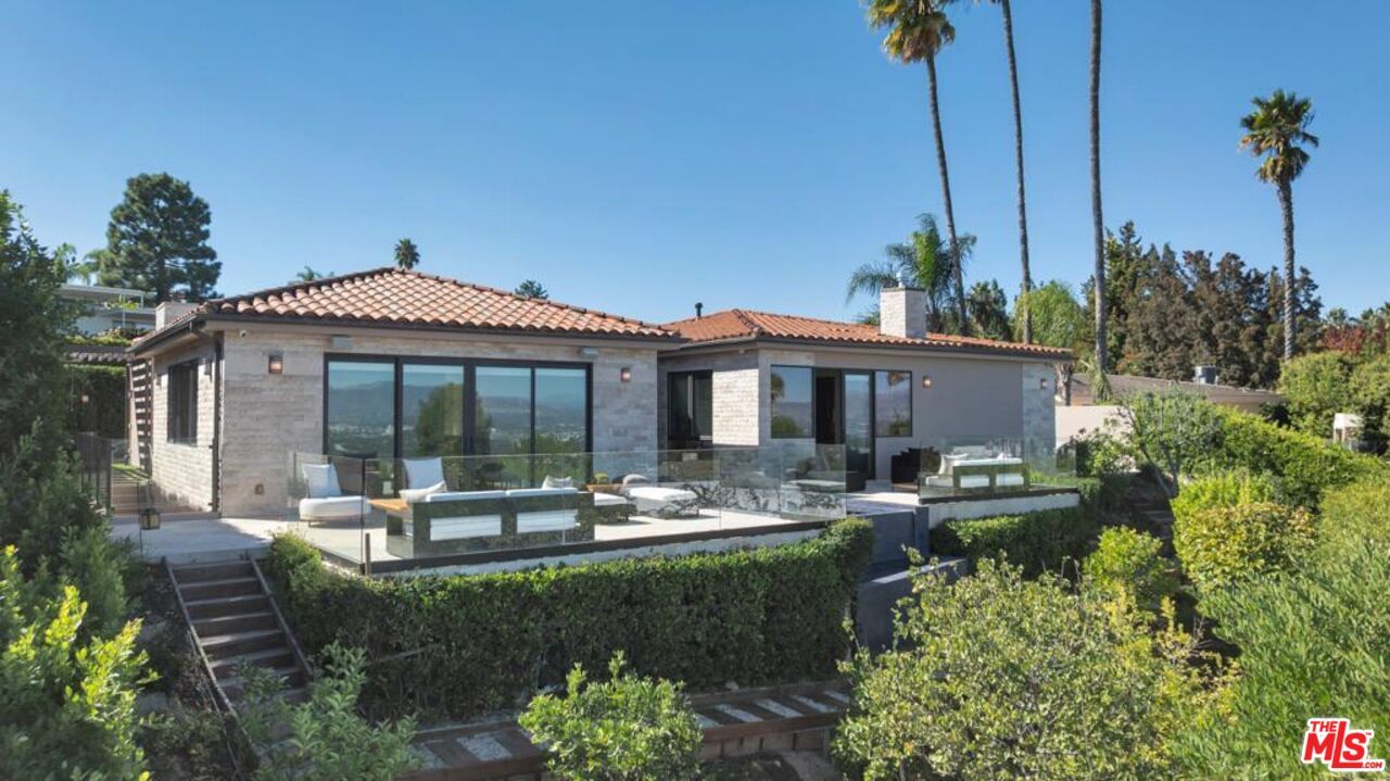 Property Photo:  3116 Elvido Dr  CA 90049 