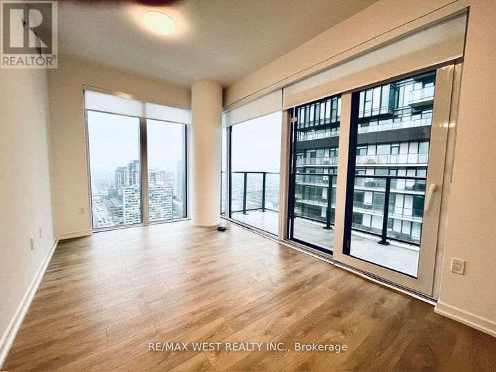 Property Photo: 10 Graphophone Grove 2103 ON M6H 0E5