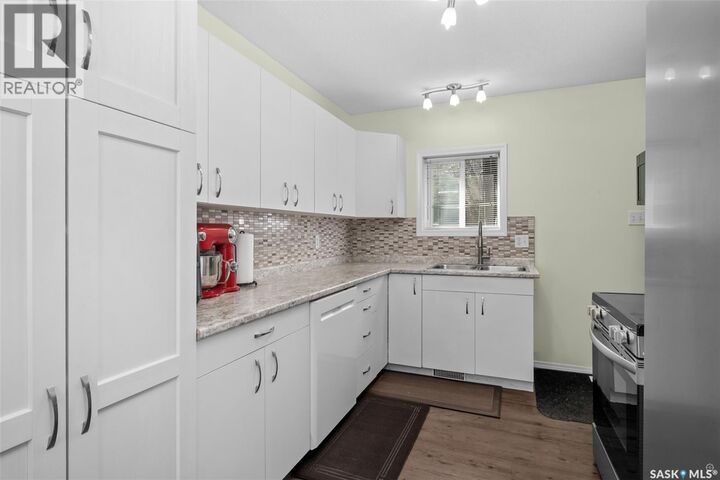 Property Photo:  333 19th Street W  SK S6V 4C8 