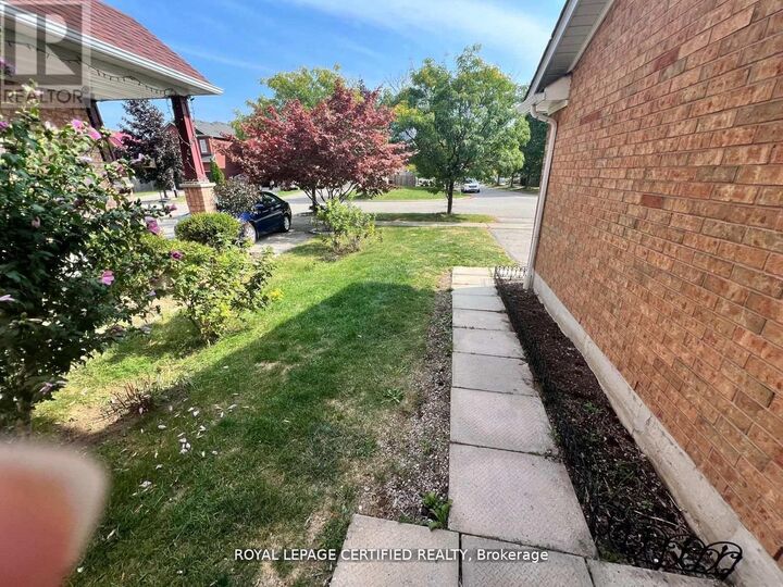 Property Photo:  426 Orange Walk Crescent  ON L5R 0A8 