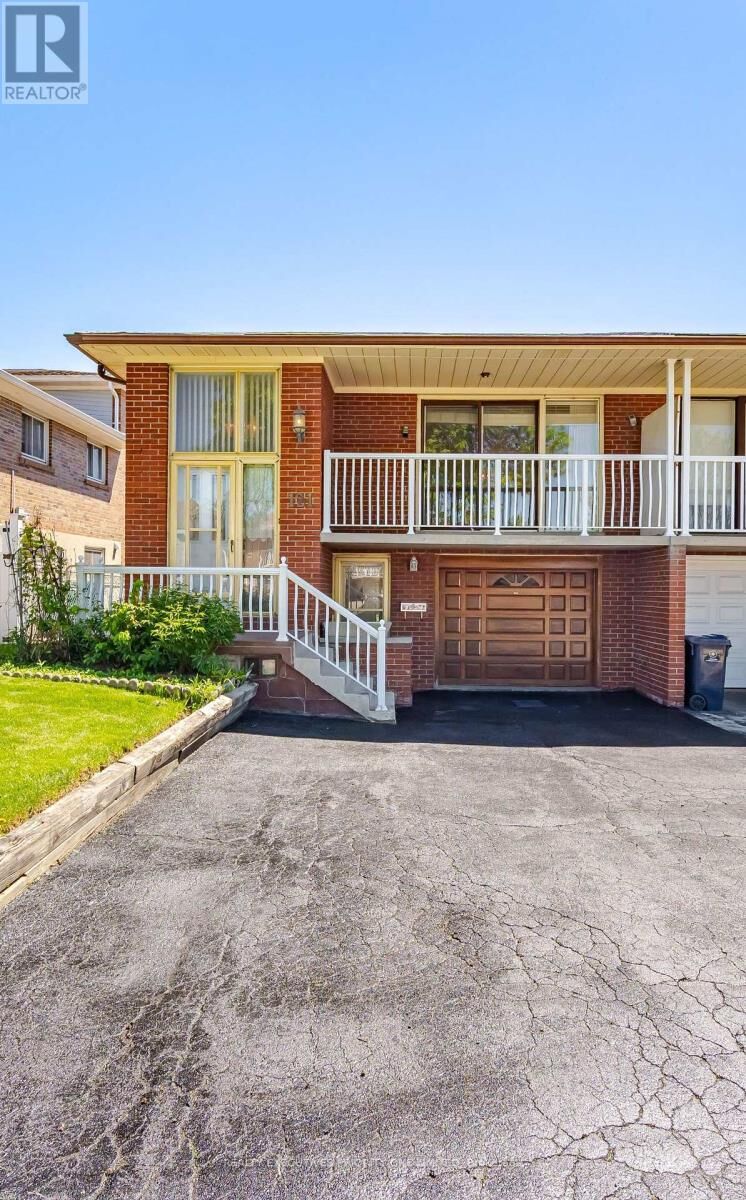 Property Photo:  121 Cabana Drive  ON M9L 1L1 