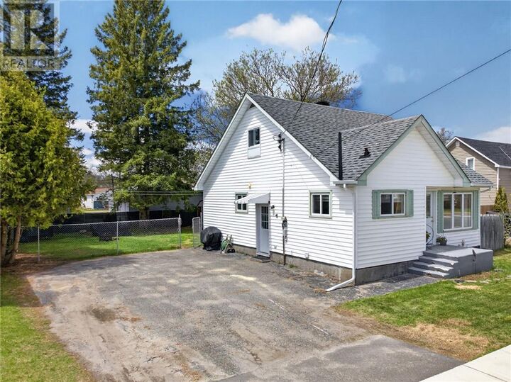 Property Photo: 527 Mead Boulevard ON