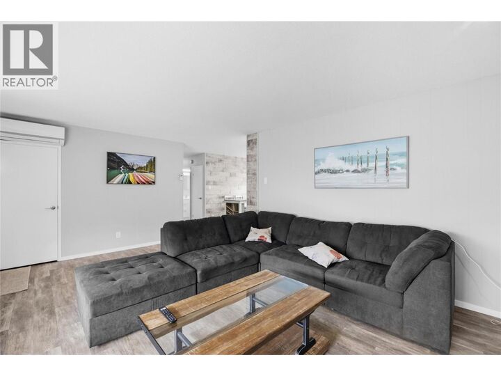 Property Photo: 809 Main Street BC V0H 1R4