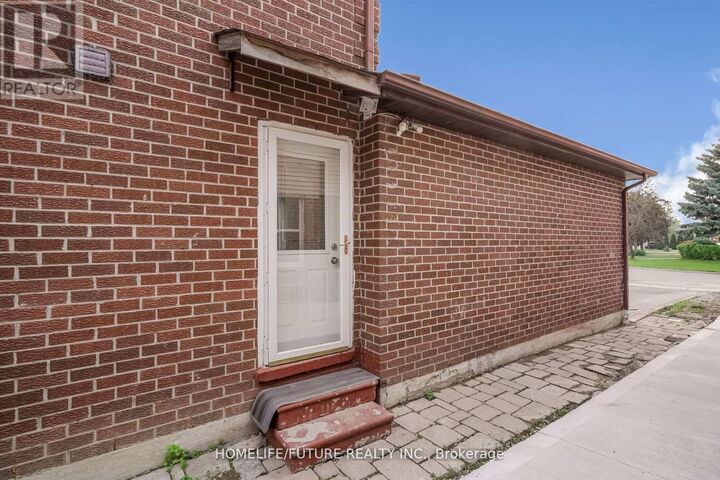 Property Photo:  47 Carisbrooke Square Bsmt  ON M1B 4M5 